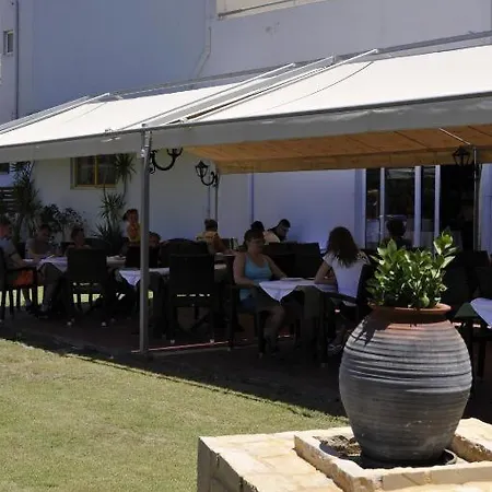 מלון Porto Plazza
