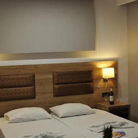 Porto Plazza מלון הרסוניסוס