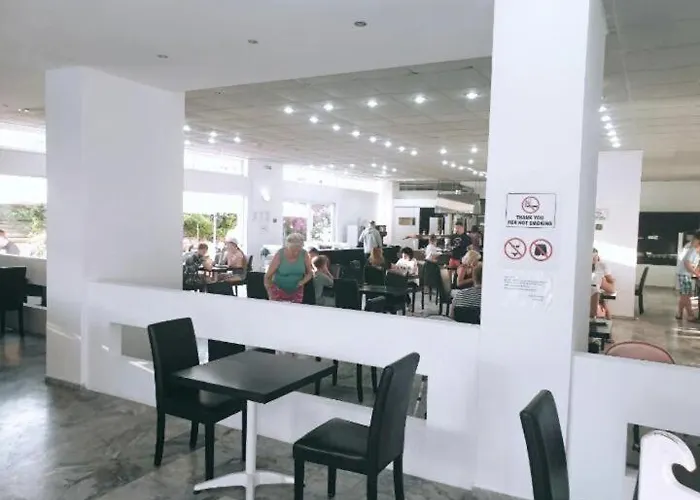 מלון Porto Plazza הרסוניסוס